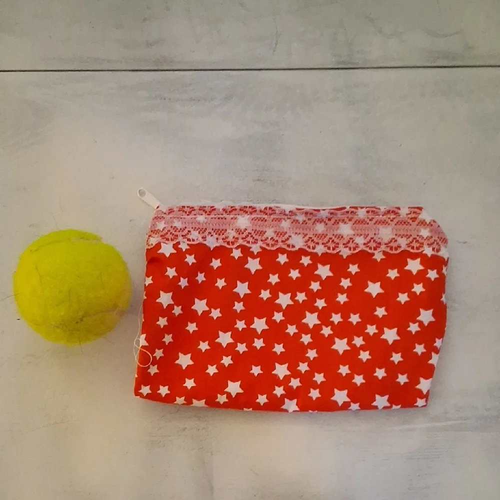 Red Star Patterned Pouch - Picture 3 of 4